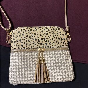 Jen &Co.- Crossbody Bag/wristlet